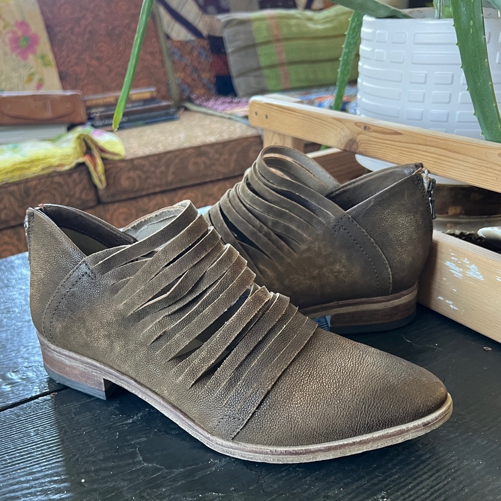 Free People Olive/Brown Sliced Leather Shoes Shooties 40